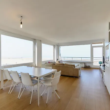 Lecomte - The Shoreline Exclusive 90 Apartment