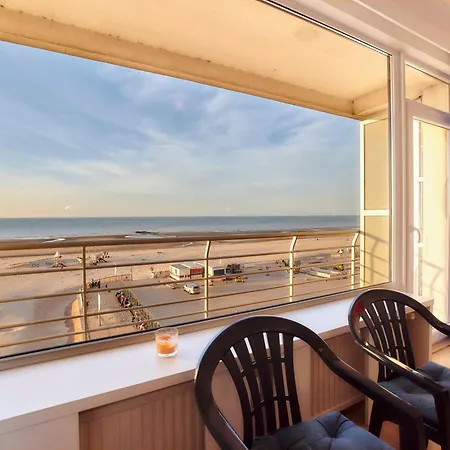Lecomte - The Shoreline Exclusive 90 Apartment *
